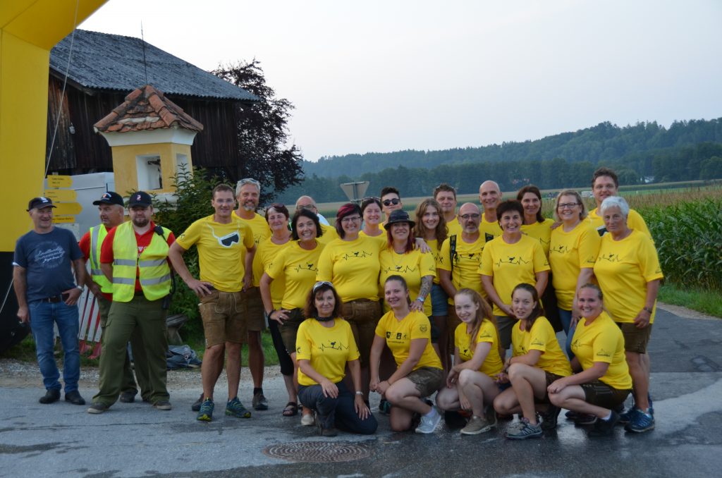 Gruppenbild der helfenden Hände beim 30. Schilcherlauf bei der Labestation in Neurath